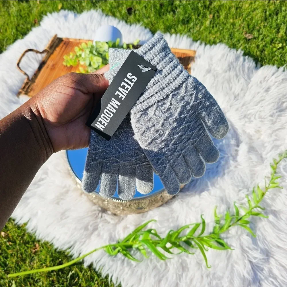New Steve Madden Grey Lurex Zig Zag I Touch Acrylic Blend Gloves.